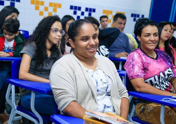 Seduc divulga vagas remanescentes dos cursos de línguas da rede estadual