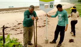 IMA instala lixeiras e distribui sacolas em praias de Maceió e São Miguel dos Milagres