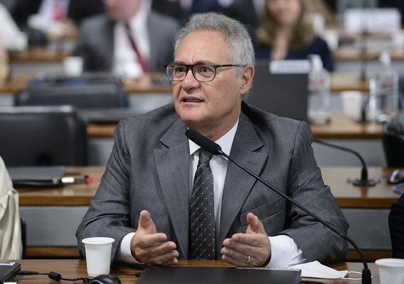 Renan Calheiros compara Lira a general da Ditadura: 'Quer rasgar a Constituição'