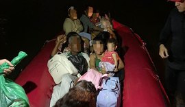 Corpo de Bombeiros resgata 20 moradores vítimas das chuvas na Levada, em Maceió