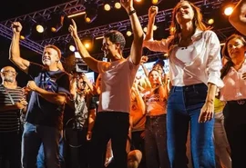 Entre Lula e Flávio Bolsonaro, o silêncio de JHC