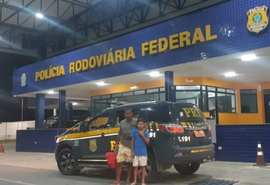 Criança pula de moto em movimento após tio ter ataque epilético