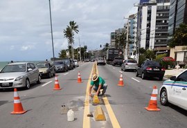 SMTT realiza manutenção de prismas de concreto em Maceió