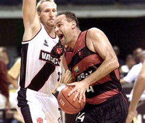 Flamengo aposenta camisa 14 no basquete em homenagem a Oscar Schmidt