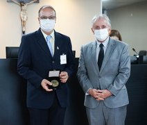 Professor Célio Rodrigues é homenageado pelo TRT por atuação na pandemia
