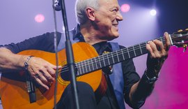 Ícone da MPB, Toquinho celebra 60 anos de carreira e apresenta o último show do ano em Maceió