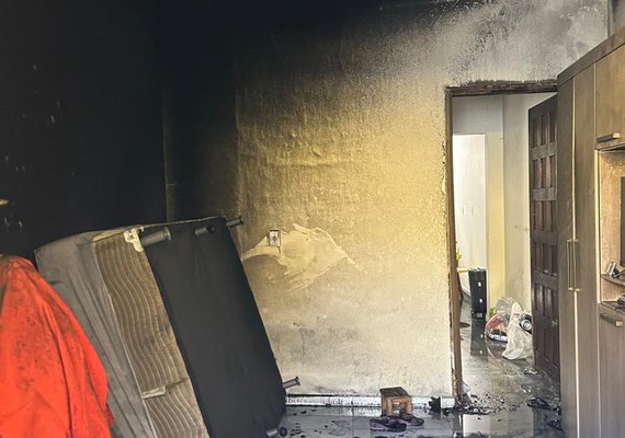 Princípio de incêndio destrói parte de residência em Maceió