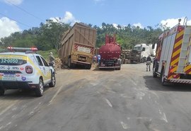 Motorista de carreta que colidiu em Campo Alegre morre a caminho do HGE