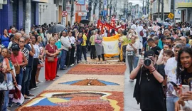 Corpus Christi reúne fiéis em Maceió com missa, procissão e tapetes