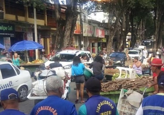Prefeitura está sendo omissa e incentivando comércio irregular no Centro, diz Associação Comercial em nota