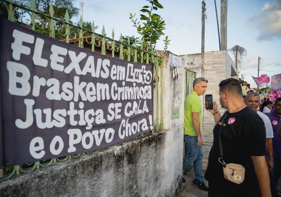 Rafael Brito percorre Flexais e defende realocação dos moradores