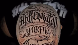 Torcedor tatua o nome do ASA na cabeça