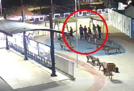 Vídeo: Câmeras flagram o momento em que jovem é executado a tiros em praça pública ﻿de Santa Luzia do Norte