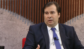 Rodrigo Maia diz que não indicaria familiar para ser embaixador