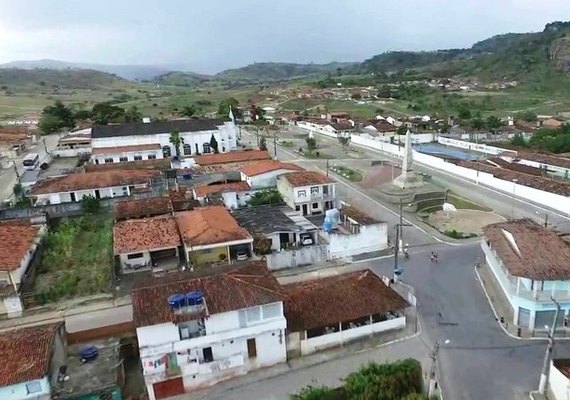 Família invade cemitério para sepultar ente querido; Prefeitura culpa ausência de comunicado