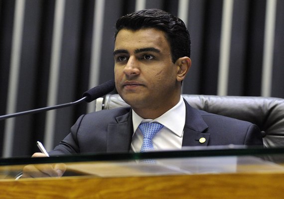 Um “estranho no ninho”: JHC vai a reunião e dá de cara com adversário