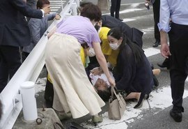 Vídeo: ex-primeiro ministro japonês Shinzo Abe morre após ser baleado em evento eleitoral