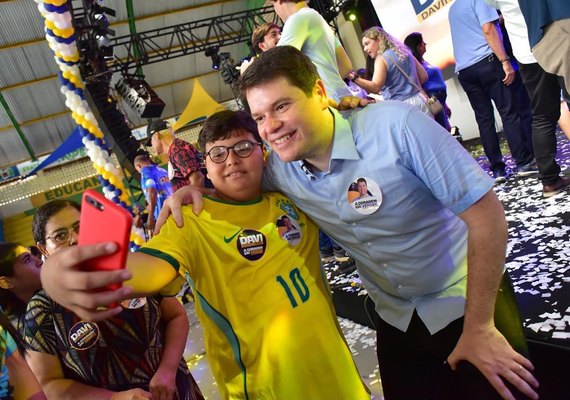 Davi Davino Filho destaca qualificação e emprego para jovens de AL