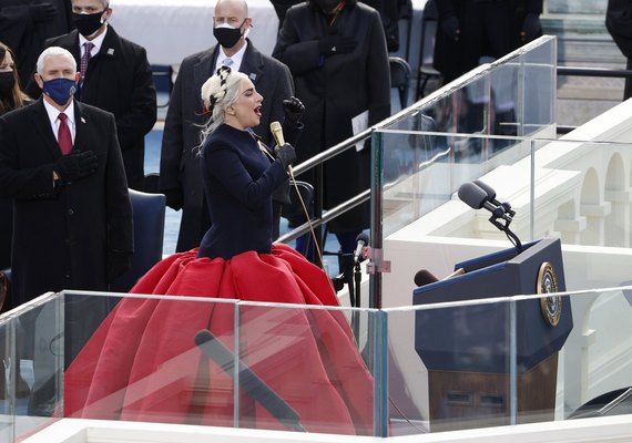 Lady Gaga canta hino dos EUA em posse de Joe Biden