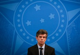 Ministro da Saúde é criticado por secretários estaduais por falta de respostas à Covid-19