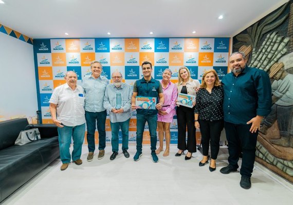 Cineasta Cacá Diegues apresentou o novo filme “Deus ainda é brasileiro” para JHC