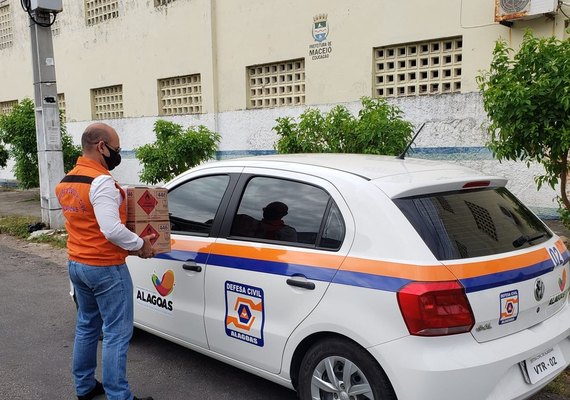 Materiais de higienização dos locais de votação em Maceió são entregues pela defesa civil