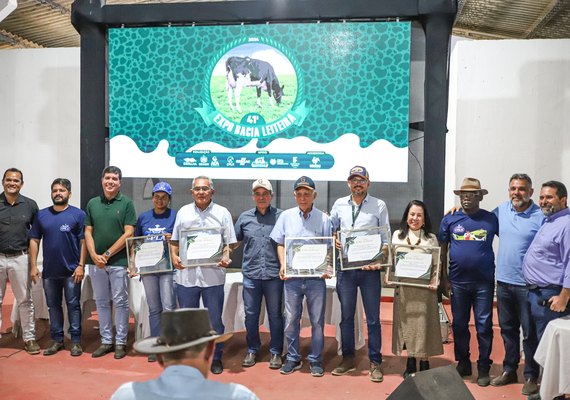 Comenda Mair Amaral é entregue pela 1ª vez durante a Expo Bacia Leiteira