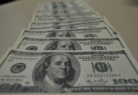 Dólar comercial avançava 0,58% e é vendido a R$ 5,85