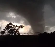 Tornado atinge três cidades e deixa rastro de destruição no RS