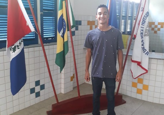 Escolas estaduais de AL comemoram aprovações de alunos em Medicina