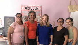 Secretária de Relações Federativas e Internacionais visita artesãos do Alagoas