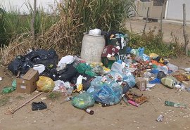 Moradores e turistas denunciam acúmulo de lixo em São Miguel dos Milagres