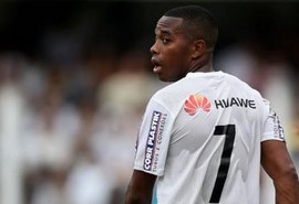 Contratação de Robinho pelo Santos gera repúdio na internet