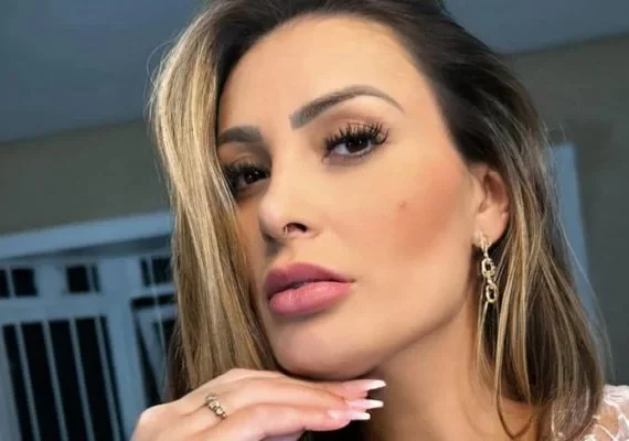 Andressa Urach gera polêmica ao sugerir colocar um ‘terceiro peito’