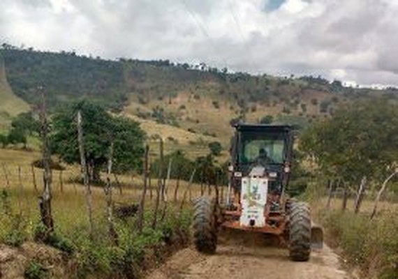 Prefeitura intensifica manutenção de estradas rurais