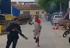 Homem que perseguiu policiais com facão em Arapiraca morre no hospital