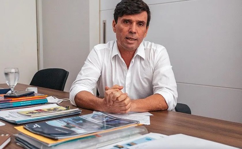 Fogo nada “amigo”: secretário de Estado faz campanha contra prefeito apoiado por Paulo Dantas