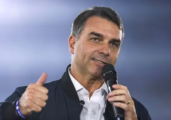 PF investiga Flávio Bolsonaro por financiamento de “Dark Horse”