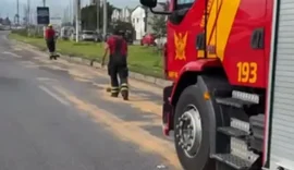 Vazamento de óleo interdita trecho da Avenida Menino Marcelo e gera caos no Antares
