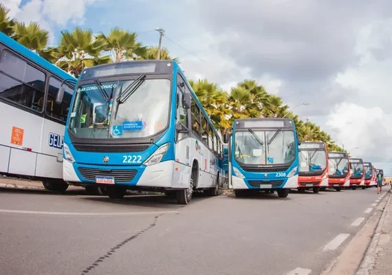 Ônibus operam em horário especial nesta segunda e em todos os domingos de dezembro