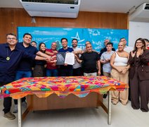 Rodrigo Cunha sanciona leis que ampliam valorização de servidores em Maceió