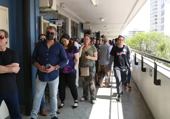 Alagoas é um dos estados com as maiores filas para votar; eleitores reclamam