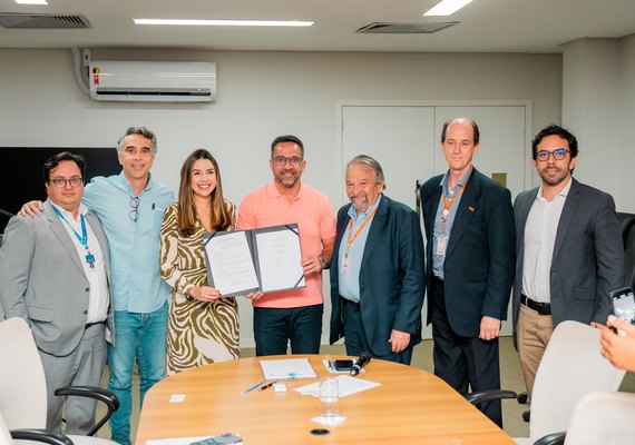 Paulo Dantas assina decreto que amplia oferta de voos em Alagoas