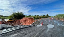 BR-101, em Novo Lino, é totalmente interditada devido a risco iminente de desabamento