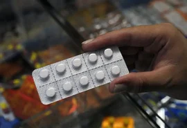 Possível reação do Brasil a tarifaço pode afetar preços de remédios