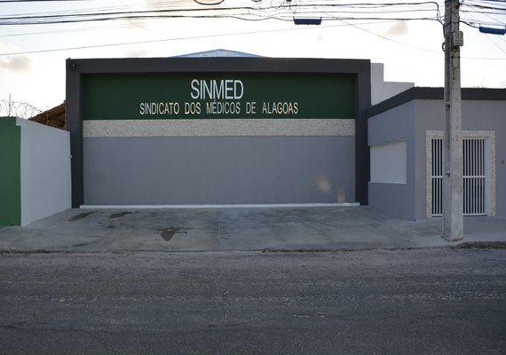 Sindicato dos Médicos do Estado de Alagoas se manifesta contra a realização do Réveillon