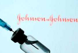 Johnson anuncia vacina com 66% de eficácia em casos graves e moderados