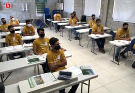 Selecionados do Programa Aprendiz Operacional participam de aula inaugural no Senai