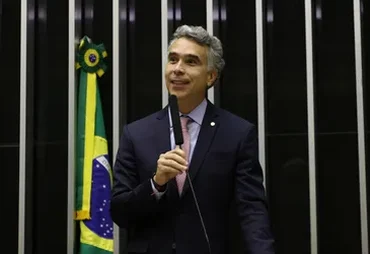 Saiba quais deputados federais de AL assinaram PEC contra escala 6x1