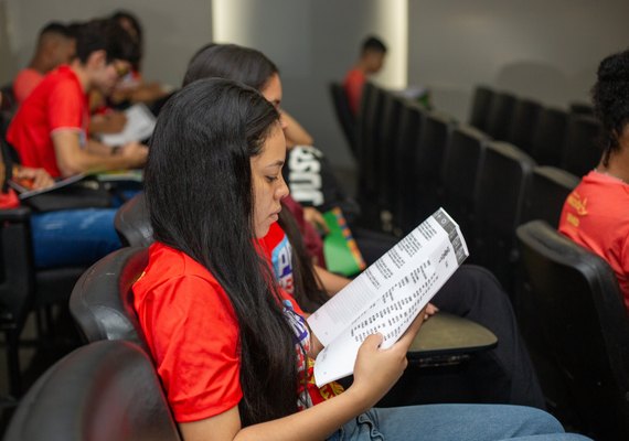 Estudantes da capital e do interior do estado participam de aulões oferecidos pela Prefeitura de Maceió